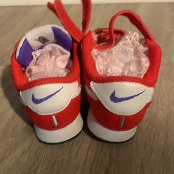 Nikes - Picture 3 of 9